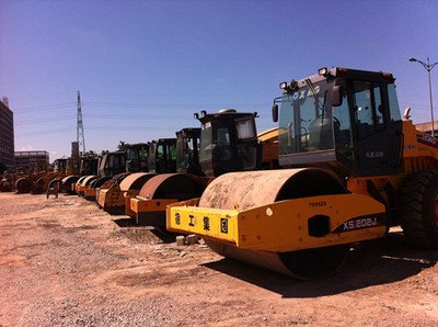 阿哲和小雅在闽工大的校园里,他们的爱情故事还在继续。