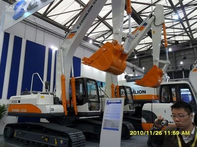 各种型号的磁选机设备展示，体现品牌多样性